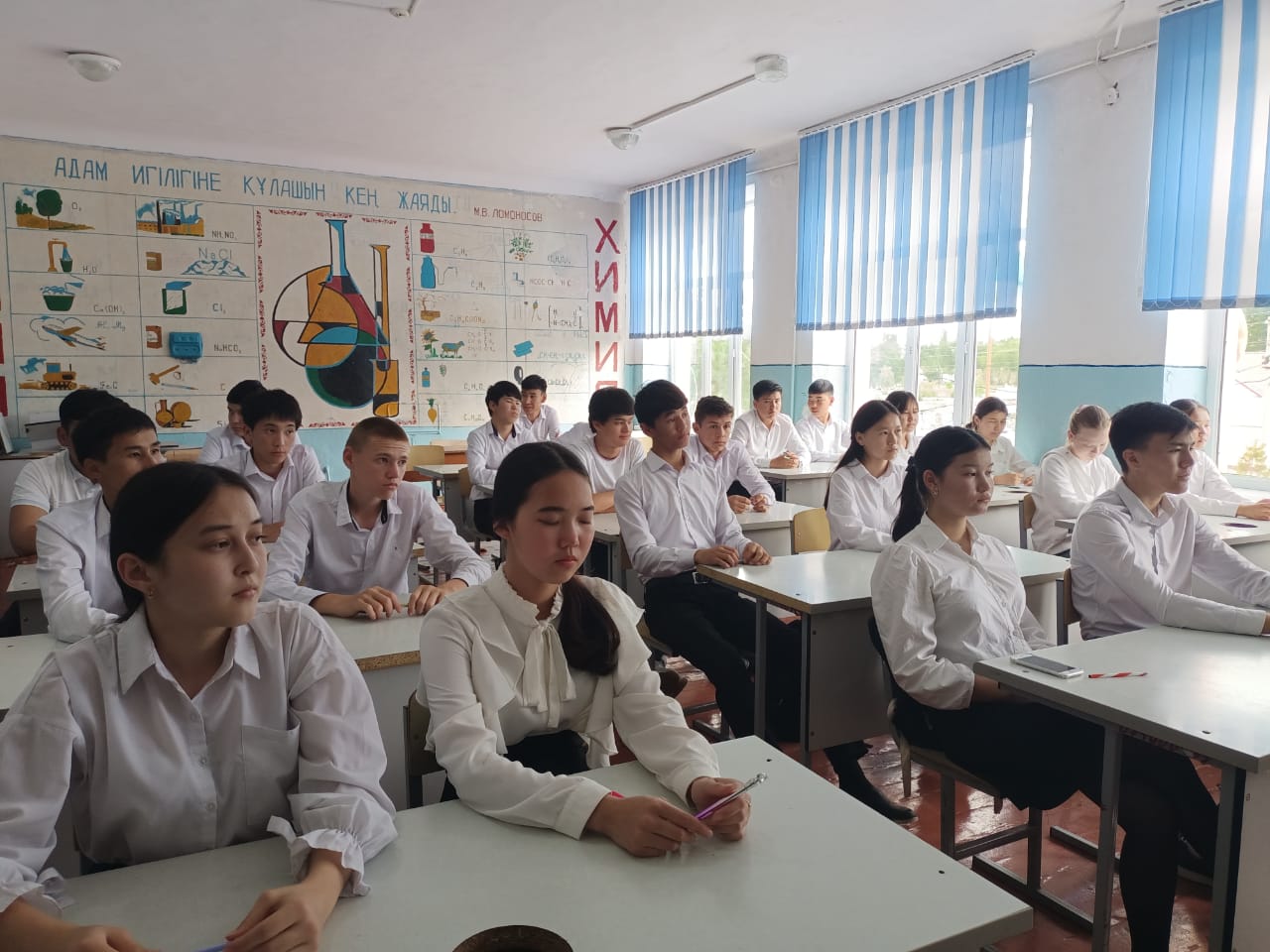 Білім алушылардың «Қазақ тілі»» пәнінен 10 сыныптарда аралық аттестаттау тапсыруы туралы мәлімет