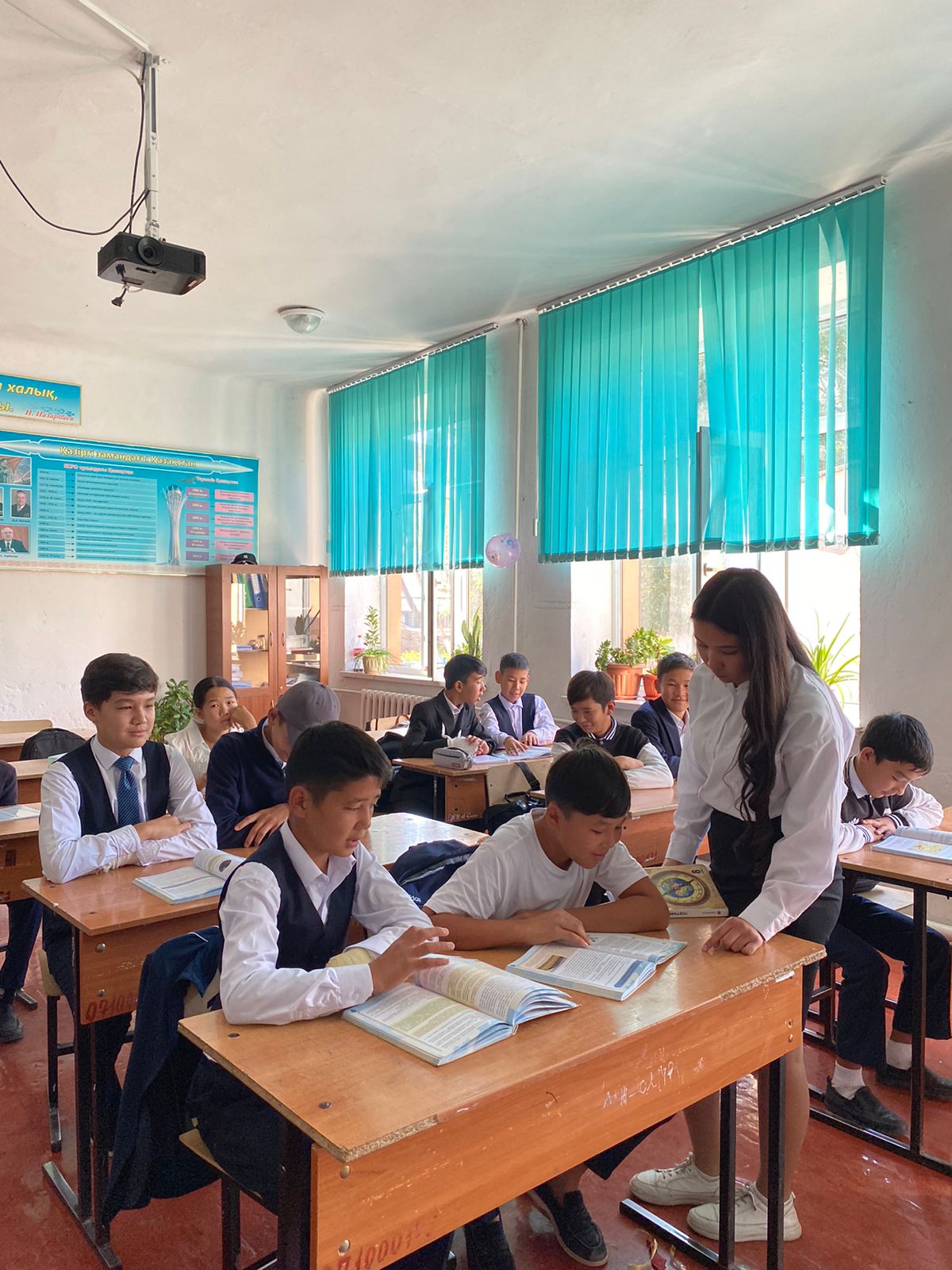«Өзін –өзі басқару ұйымы» «Дублер күнінде» оқушыларымыз барлық жауапкершілікті өз мойындарына алып, ұстаздық жолдың қыр сырымен танысты.