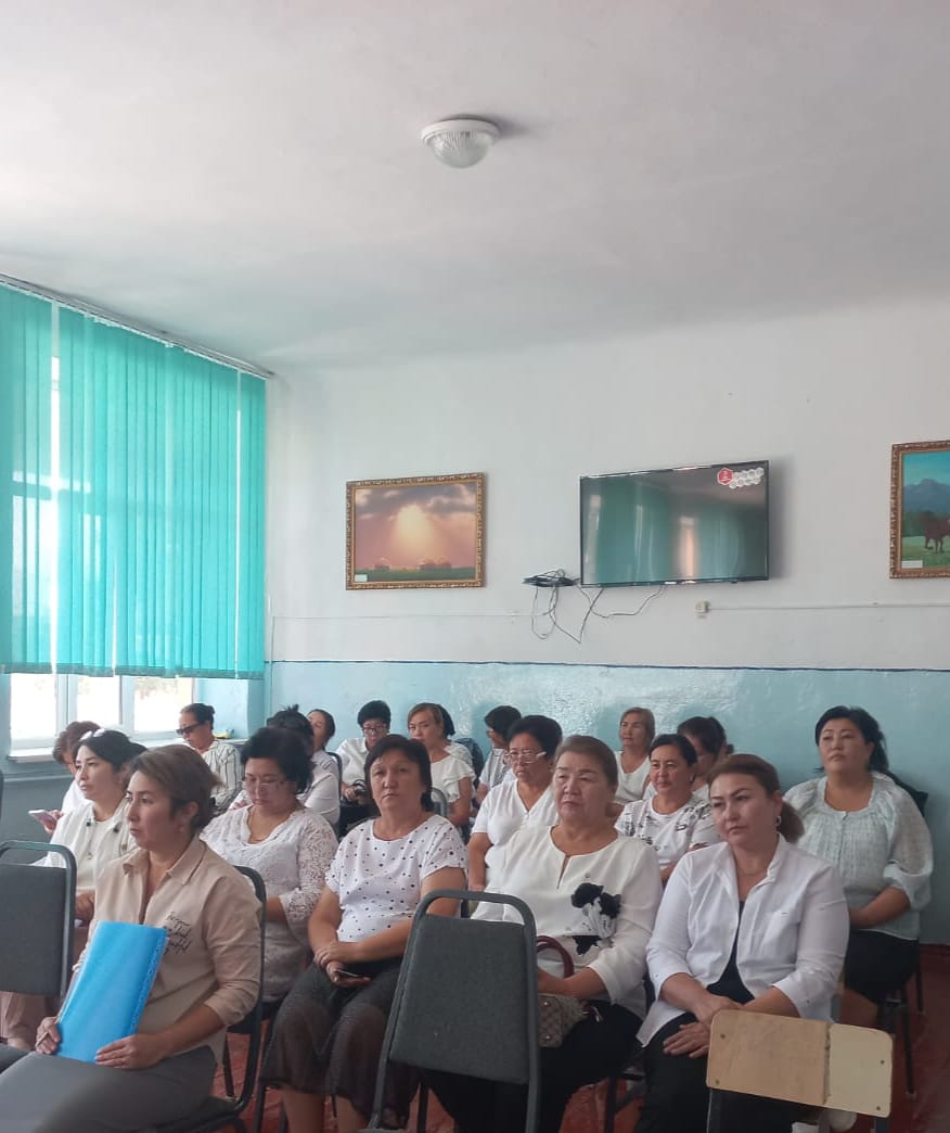 Ұрпағымыздың сауатты,саналы,тәрбиелі болуына бағытталған игі істер туралы мақаланы оқып педагогтер мен білім алушылар арасында талқылау жүргізілді.