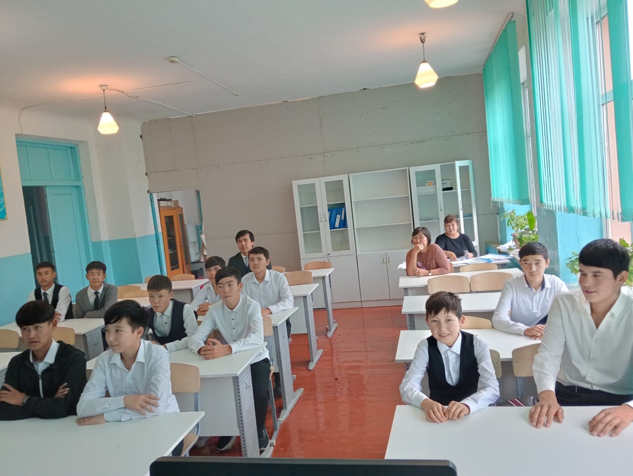 "Білім беру ұйымдарына және олардың аумақтарына әкелуге тыйым салынған, оларда пайдалануы шектелген нәрселер мен заттардың тізбесін бекіту туралы" жұмыстар жүргізілді
