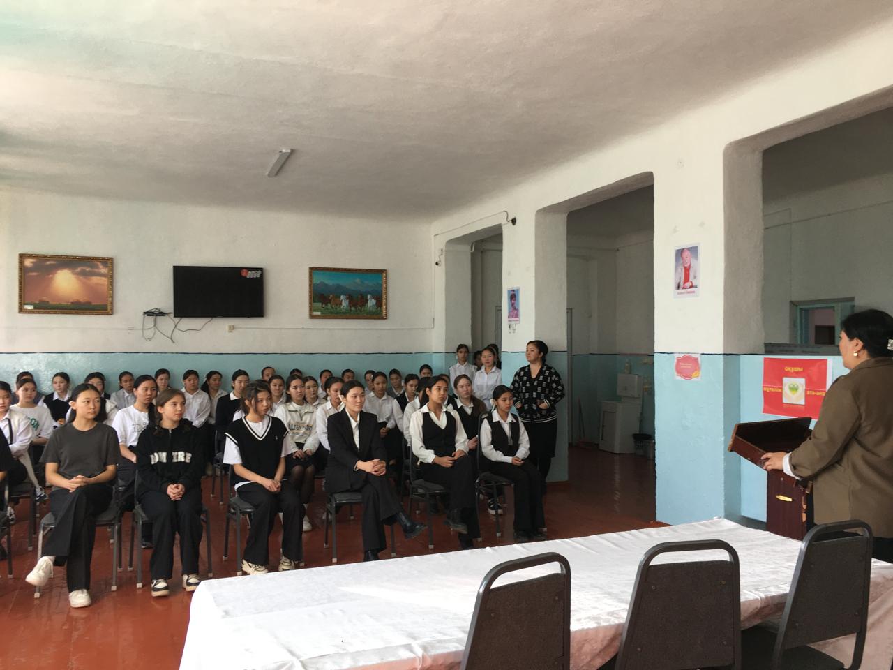 Қыздар арасындағы жиналыс