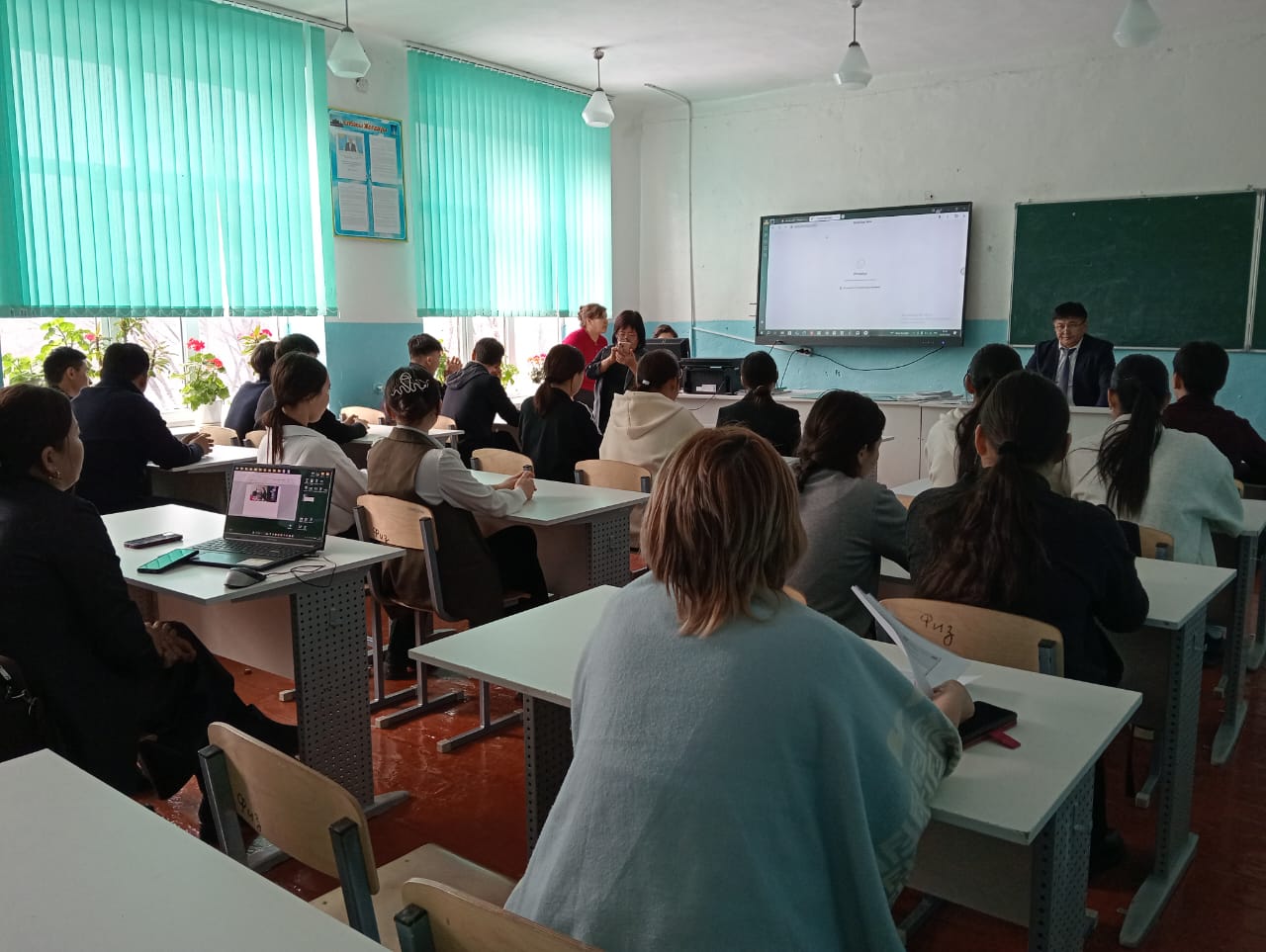 Кезекті директор жанындағы кеңес отырысы