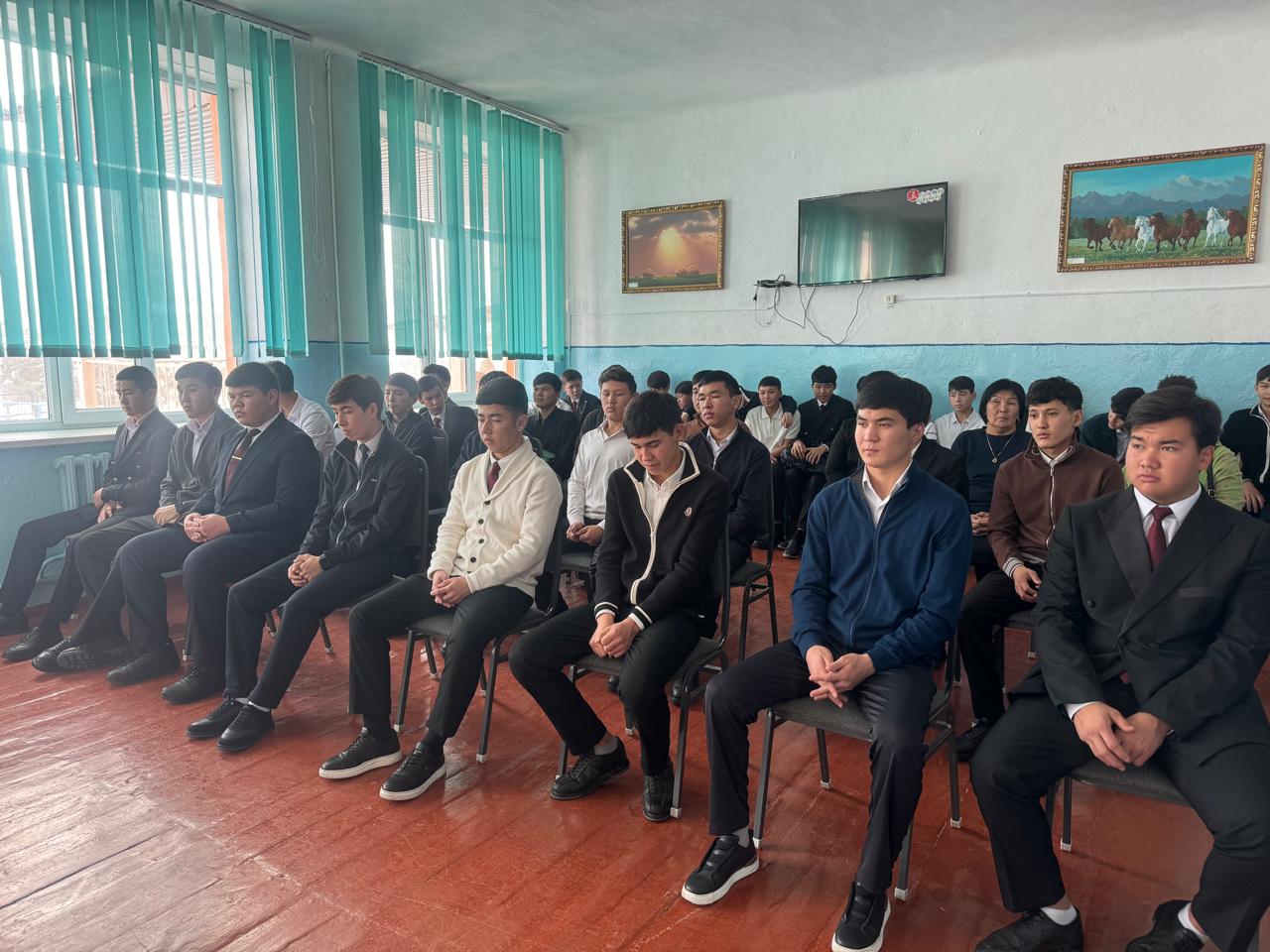 9—11сыныптың оқушыларымен жаңа жылдық мереке қарсаңында, мереке кезінде және қысқы демалыс кезіндегі өмір қауіпсіздіктері, суықтан, мұз,су айдындарынан,өрт қауіпсіздіктерінен, жарылғыш заттарды  туралы түсіндіріліп өтті