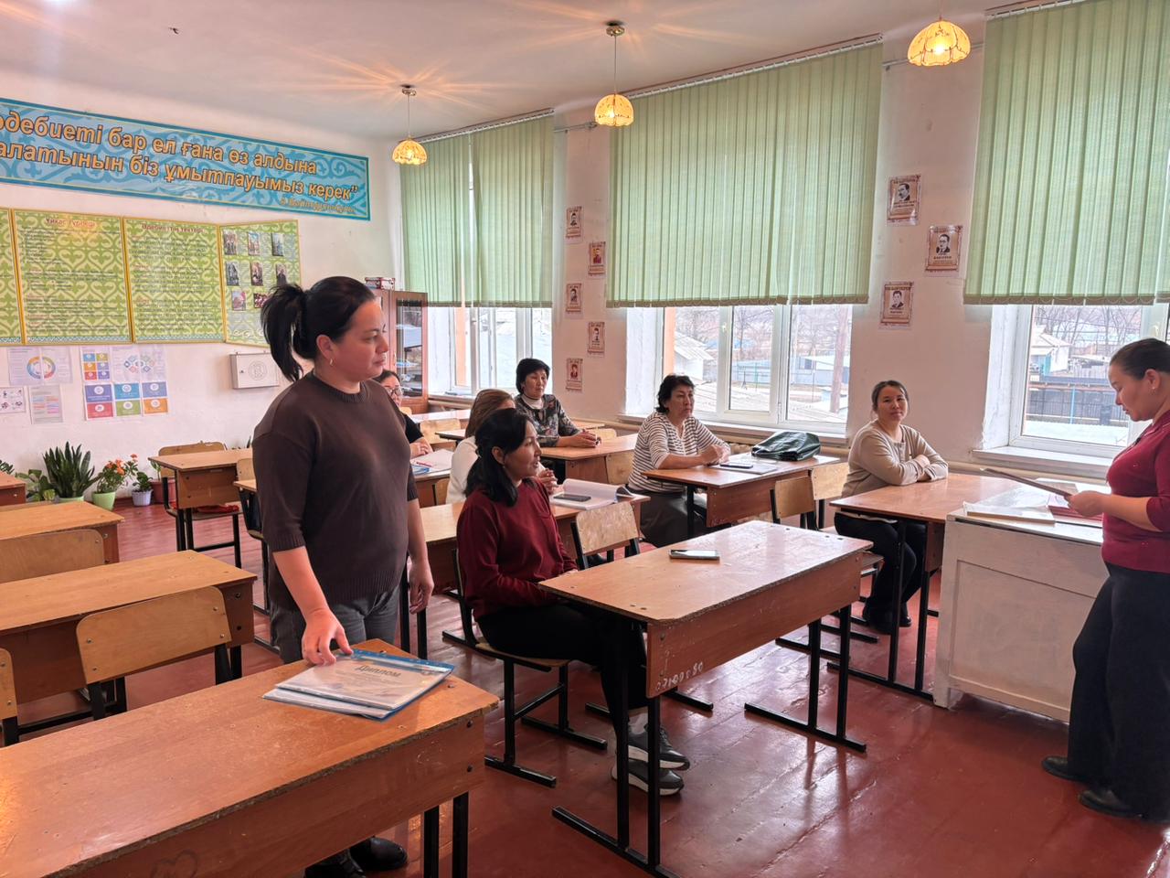 Қазақ тілі мен әдебиеті, тарих және эстетикалық әдістемелік пән бірлестігінің отырысы өткізілді.