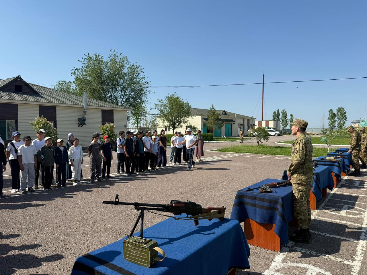 9-10 сынып оқушыларымен “Жас шекарашы” әскери-патриоттық бағдарламасының аясында Кеңес шекара бөлімшесінде әскери-патриоттық экскурсиясы өткізілді.